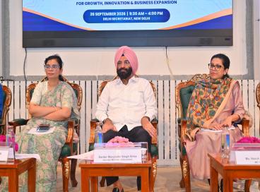 Hon'ble  Minister with Spl Comm. Industry Department and MD, DSIIDC
